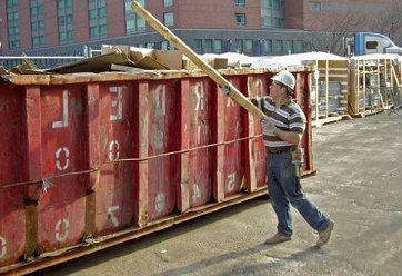 Вывоз мусора из квартиры в Москве